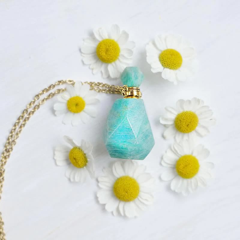 Collana con bottiglia di profumo di cristallo
