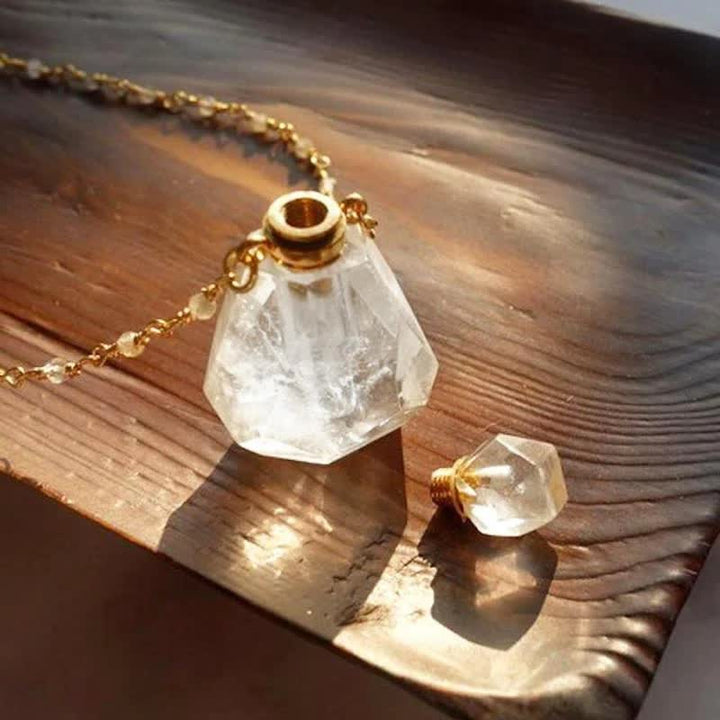 Collana con bottiglia di profumo di cristallo