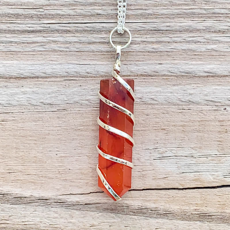 Collana di cristallo con testa di proiettile esagonale a forma di corniola Olivenorma