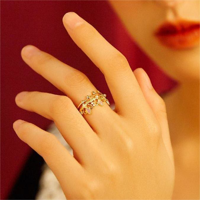 Anello con corona di Raperonzolo in perle d'acqua dolce e opalite Olivenorma 
