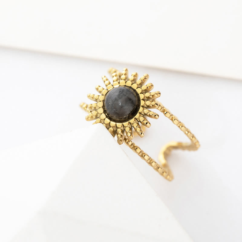 Anello con gemma a forma di stella a otto punte e doppia fila di girasole Olivenorma