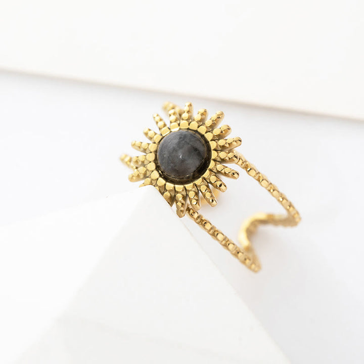 Anello con gemma a forma di stella a otto punte e doppia fila di girasole Olivenorma