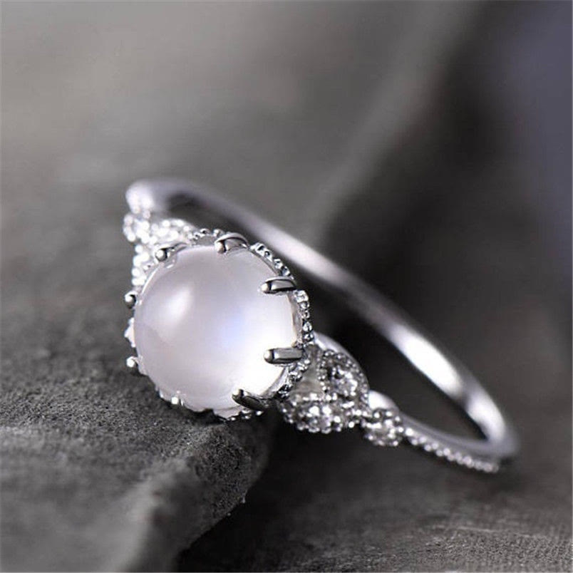 Anello Olivenorma con pietra di luna rotonda e opale e zircone bianco 