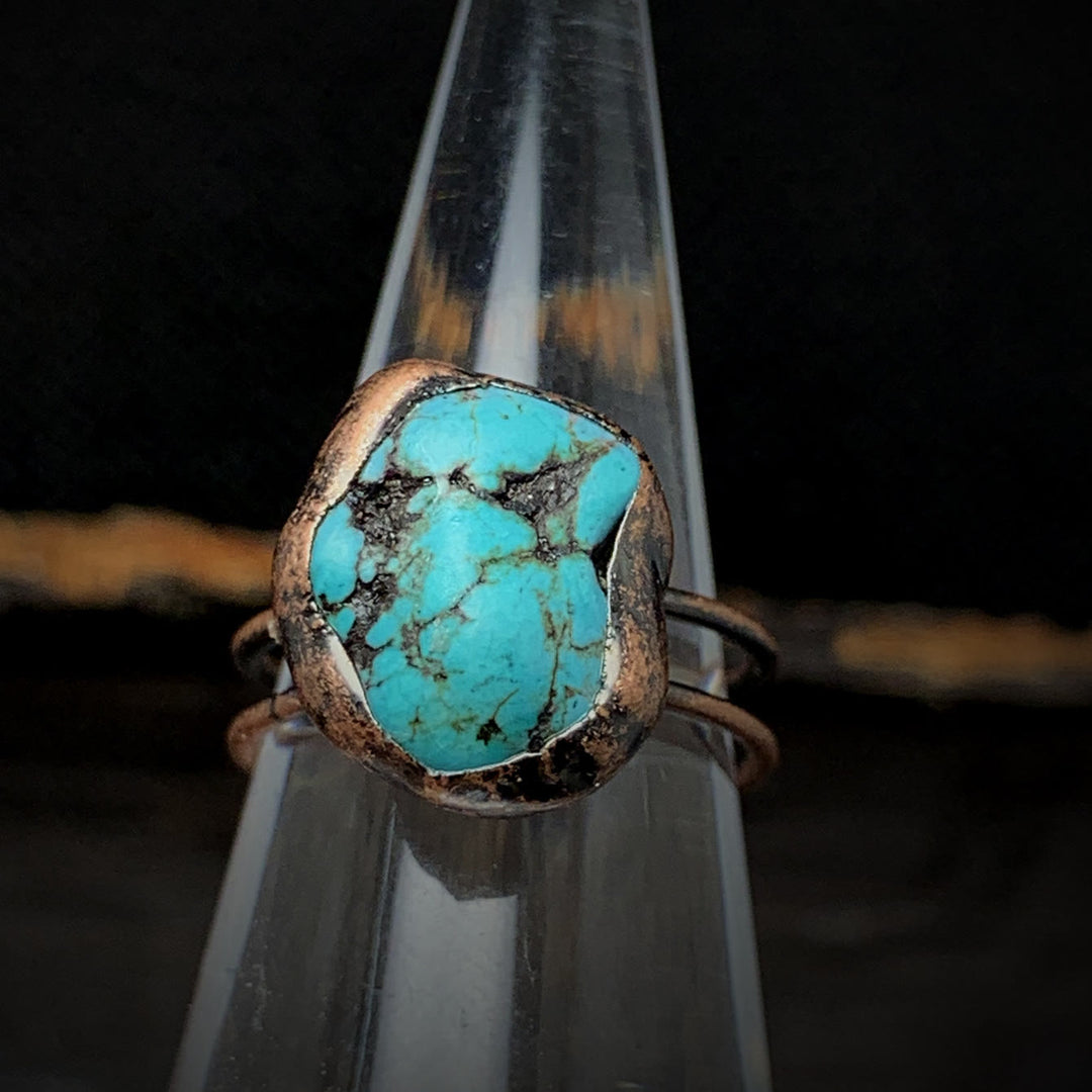 Anello regolabile Olivenorma con dodici pietre portafortuna in pietra grezza irregolare naturale 