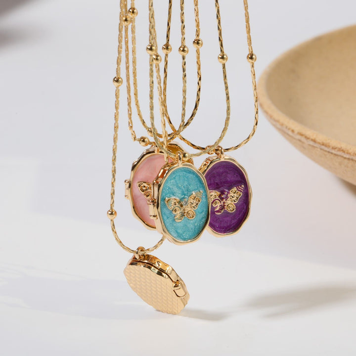 Collana con pendente a farfalla in madreperla Olivenorma in rame placcato oro 14k 