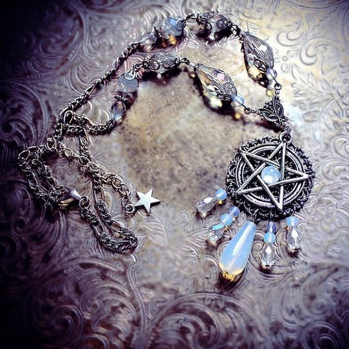 Collana con perline di cristallo a forma di stella opalina pentagramma gotico strega Olivenorma 