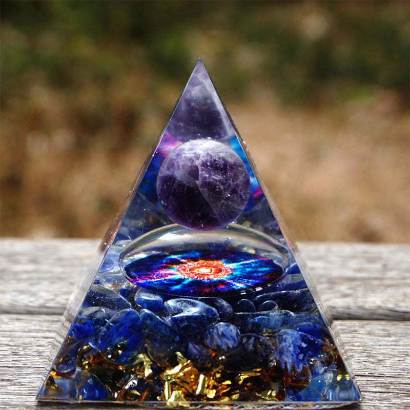 Sfera di cristallo di ametista Olivenorma e piramide di orgone di quarzo blu 
