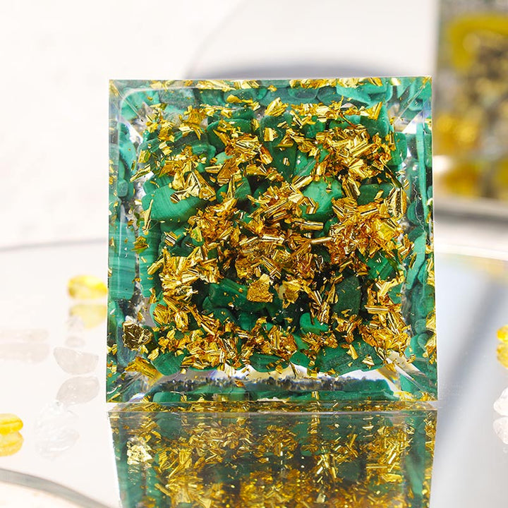 Malachite Olivenorma con piramide di orgone di protezione del Buddha