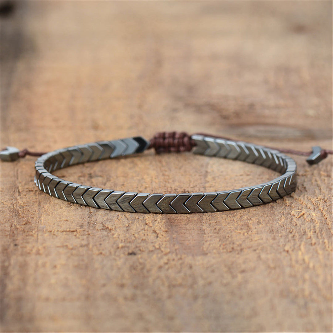 Bracciale regolabile Olivenorma con frecce in ematite opaca