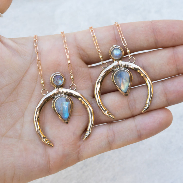 Collana Olivenorma con mezzaluna in oro e pietra di luna