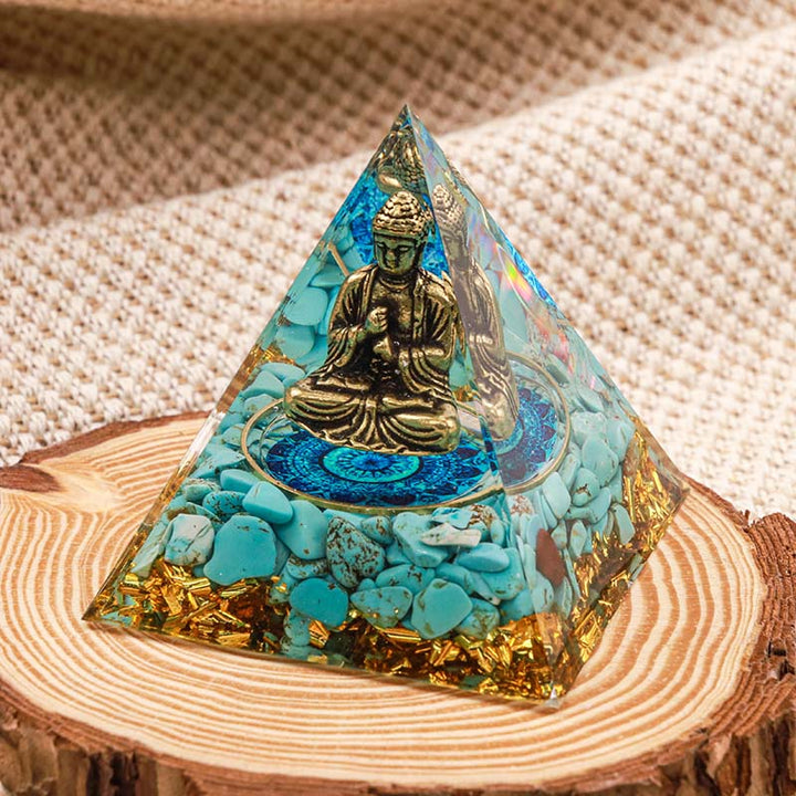 Buddha Olivenorma con piramide di orgone in equilibrio turchese naturale
