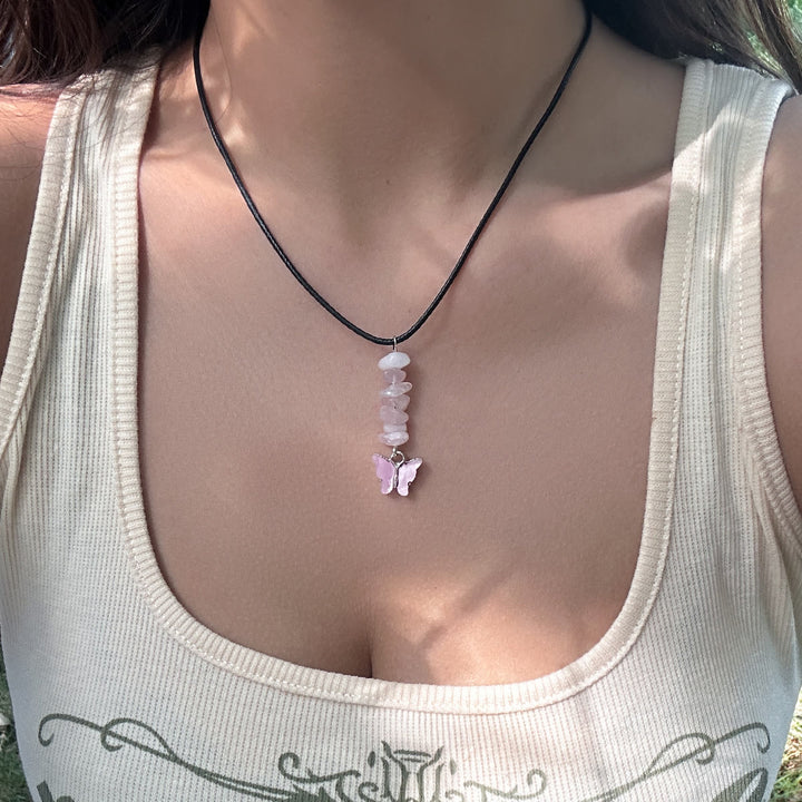 Collana in filo di cera di pelle con nappa a farfalla in pietra naturale Olivenorma