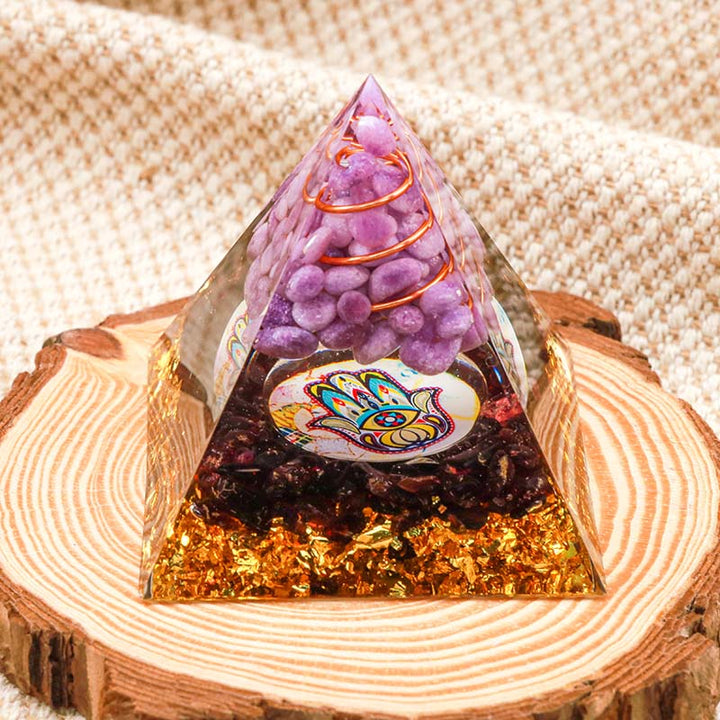 Olivenorma Piramide Orgonica Guarigione Hamsa in Giada Viola con Granato