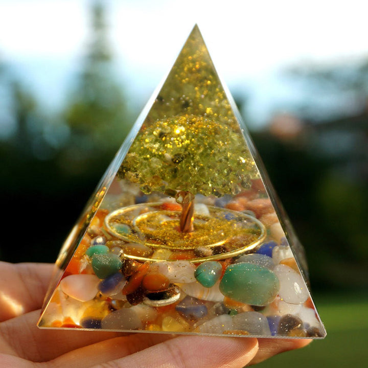 Piramide di orgone dell'albero della vita di fluorite Olivenorma con peridoto 