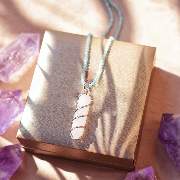 Collana con pendolo a colonna in cristallo di pietra grezza naturale Olivenorma 