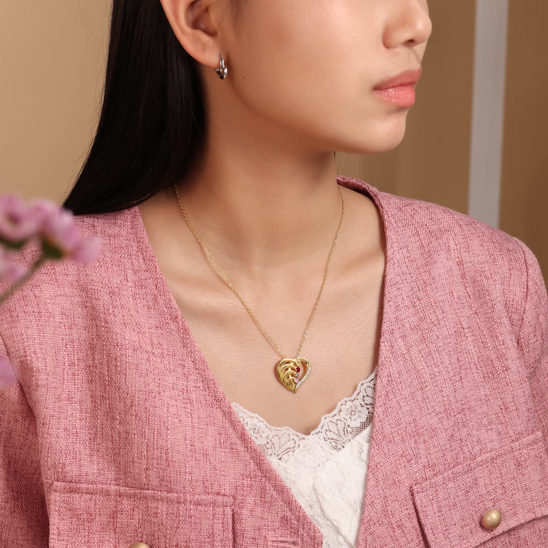 Collana personalizzata Olivenorma con cuore inciso e pietre portafortuna