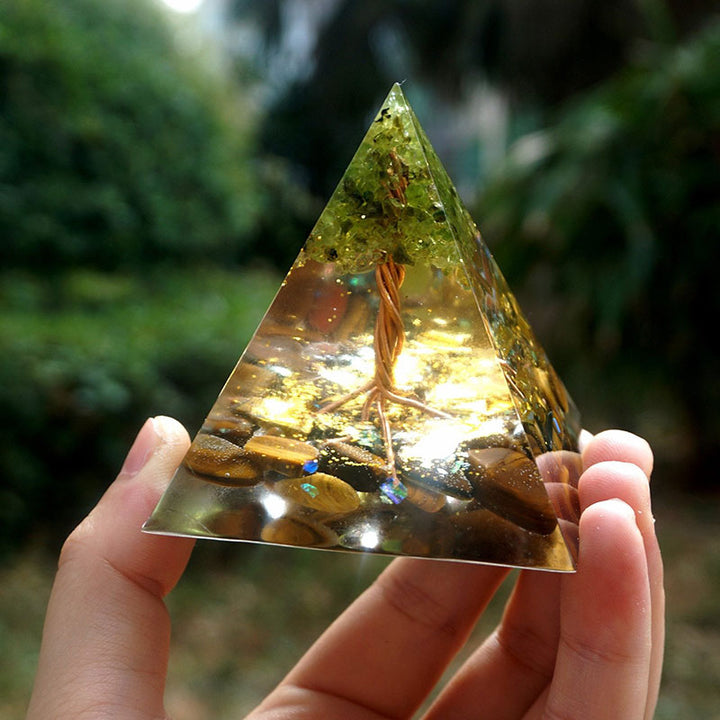 Olivenorma Radiance of Growth – Piramide dell'Albero della Vita con Peridoto e Occhio di Tigre - image 2