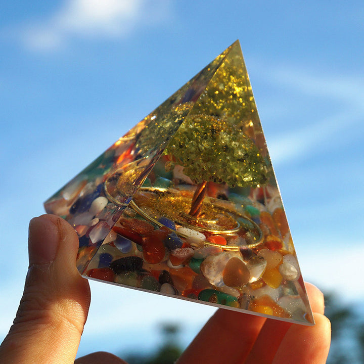 Piramide di orgone dell'albero della vita di fluorite Olivenorma con peridoto 