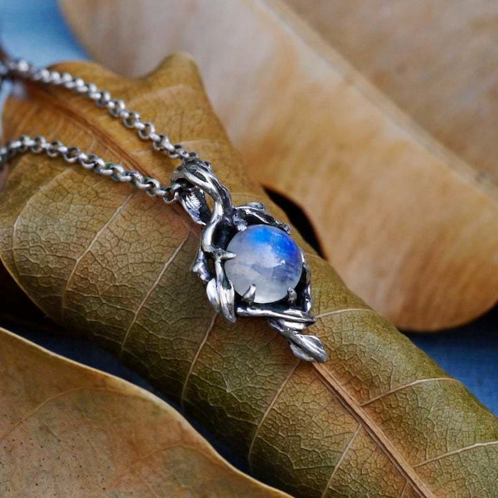 Collana con ciondolo a forma di goccia di fiamma in pietra di luna Olivenorma
