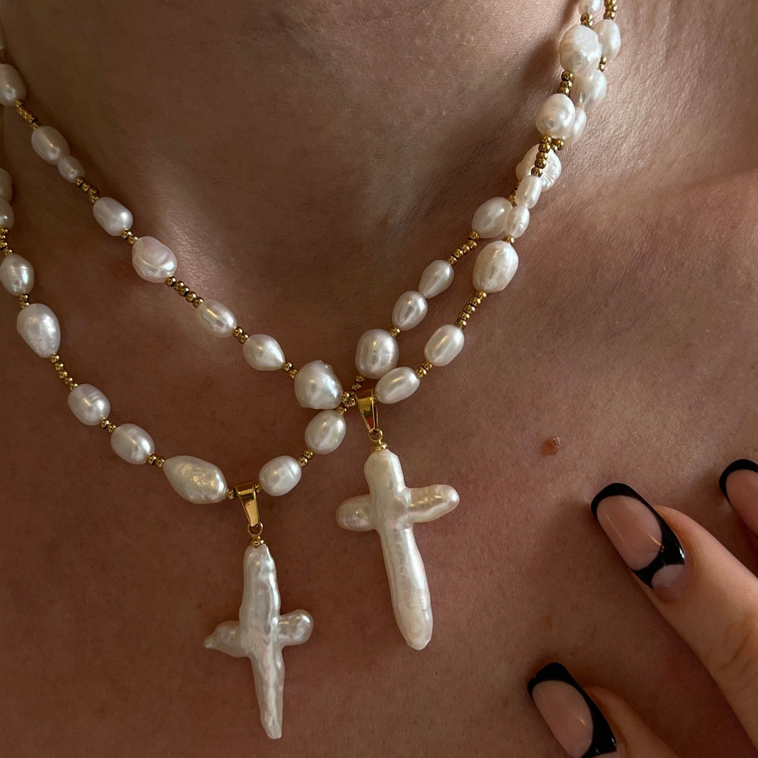 Collana con ciondolo a croce in perle d'acqua dolce Olivenorma