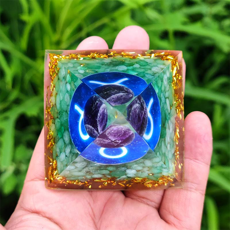 Piramide di orgone dello zodiaco del Toro in ametista Olivenorma con avventurina verde 