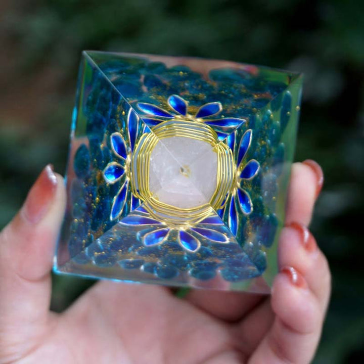 Piramide di orgone di quarzo ialino calcedonio blu Olivenorma 