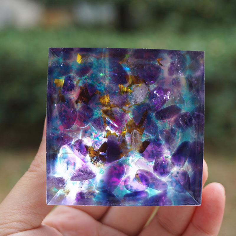 Piramide di orgone di ametista e acquamarina Olivenorma