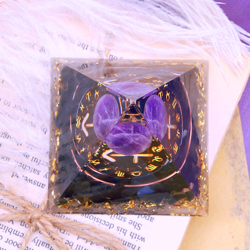 Sfera di ametista Olivenorma con piramide di orgone dello zodiaco Sagittario in ossidiana 