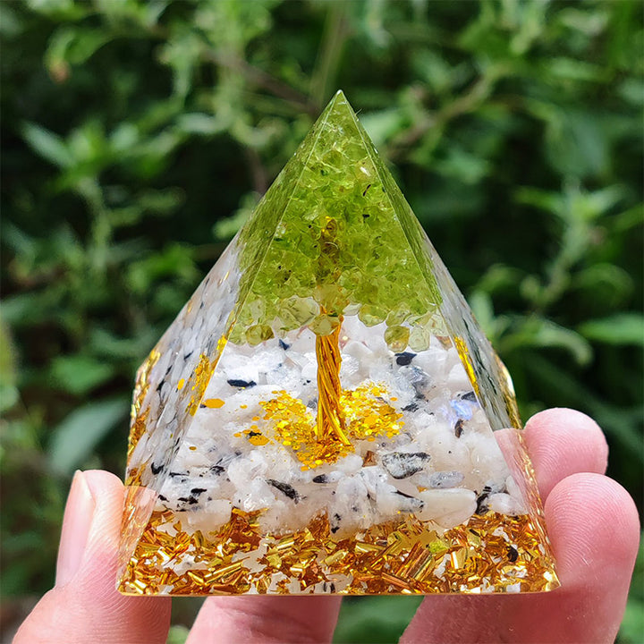 Pietra di luna Olivenorma con piramide di orgone dell'albero della vita di peridoto