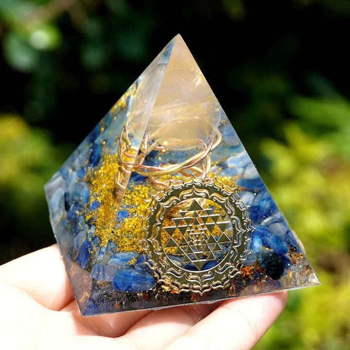Piramide di orgone in quarzo rosa e cianite Olivenorma