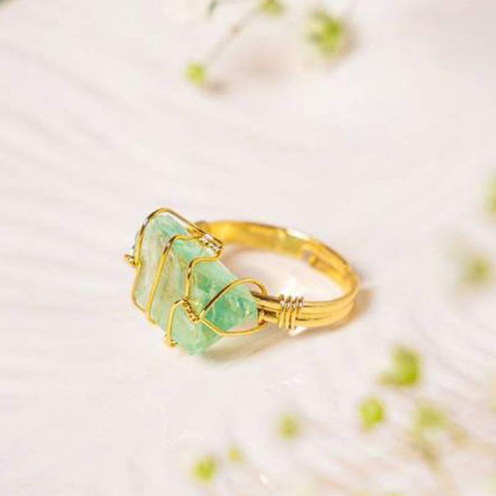 Anello irregolare in cristallo naturale