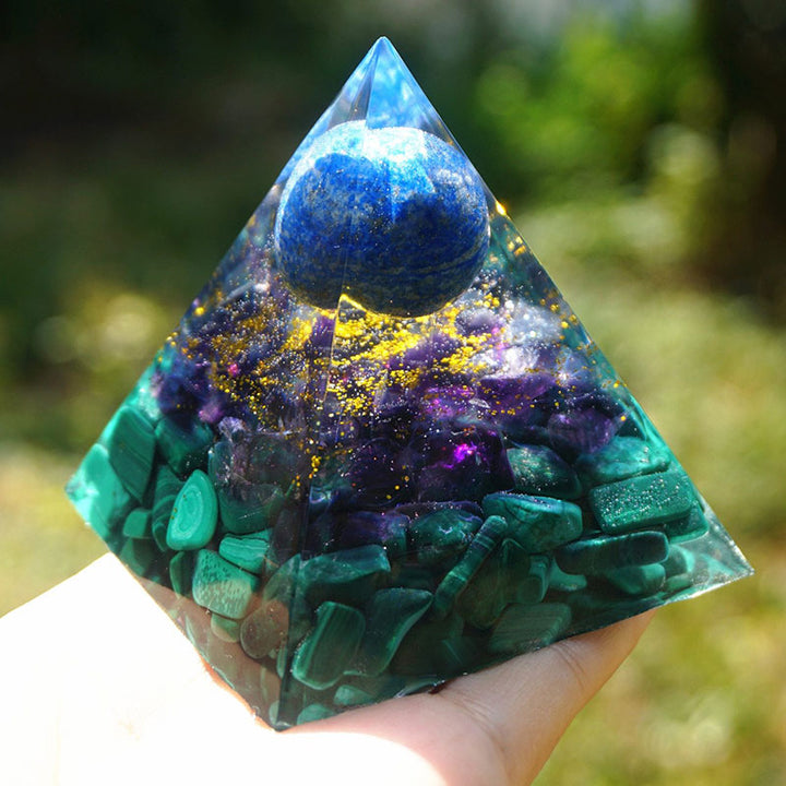 Sfera di lapislazzuli Olivenorma con piramide di ametista e malachite