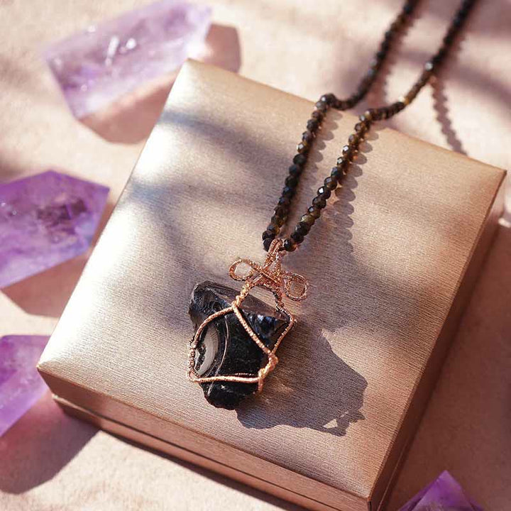 Collana con ciondolo fatto a mano in cristallo grezzo naturale Olivenorma 