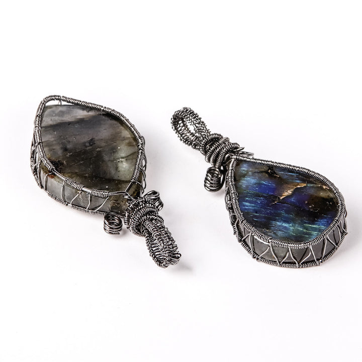 Collana con ciondolo in filo legato amorfo di labradorite naturale Olivenorma