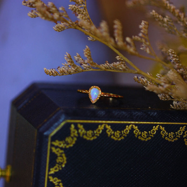 Anello vintage "Water Drop" Olivenorma con opale 