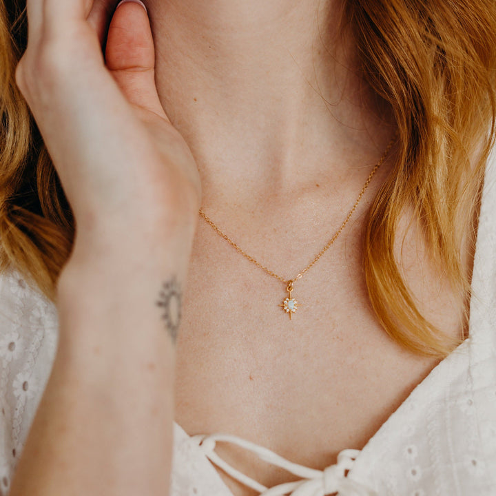 Collana con stella delicata Northstar in zircone bianco opale Olivenorma