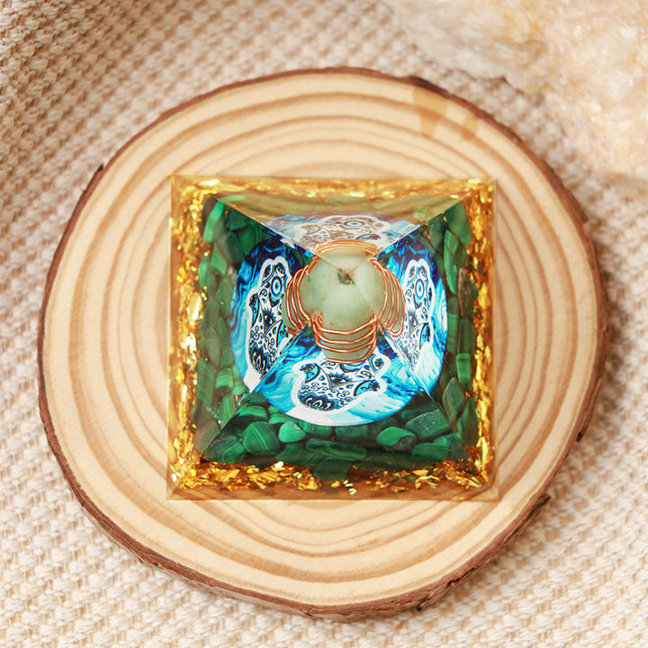 Olivenorma Avventurina Verde con Malachite Hamsa Orgone Piramide