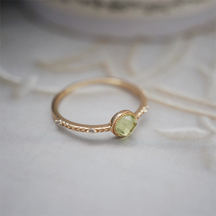 Anello Olivenorma con peridoto verde taglio rotondo naturale