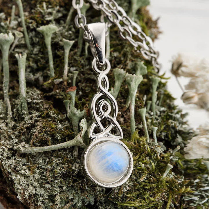 Collana con pietra di luna e nodo celtico
