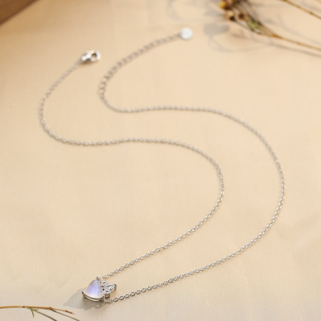 Collana con ciondolo decorativo in zircone bianco e pietra di luna a forma di cuore Olivenorma 
