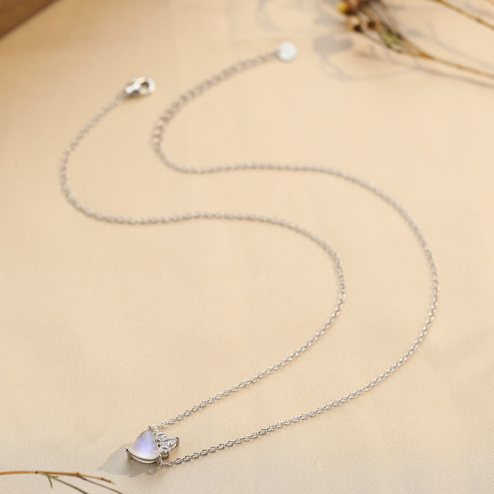 Collana con ciondolo decorativo in zircone bianco e pietra di luna a forma di cuore Olivenorma 