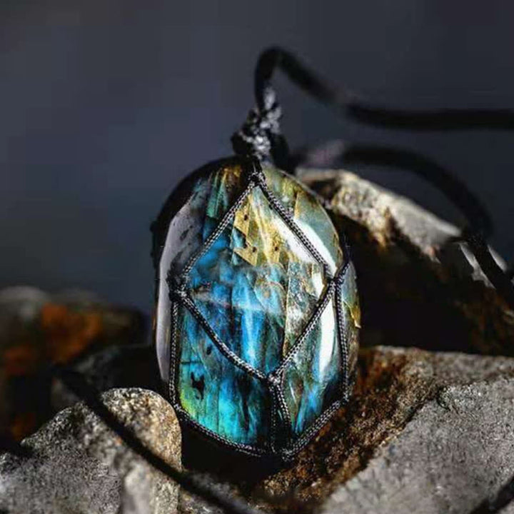 Collana in pietra di labradorite naturale con cuore di drago avvolto in Olivenorma