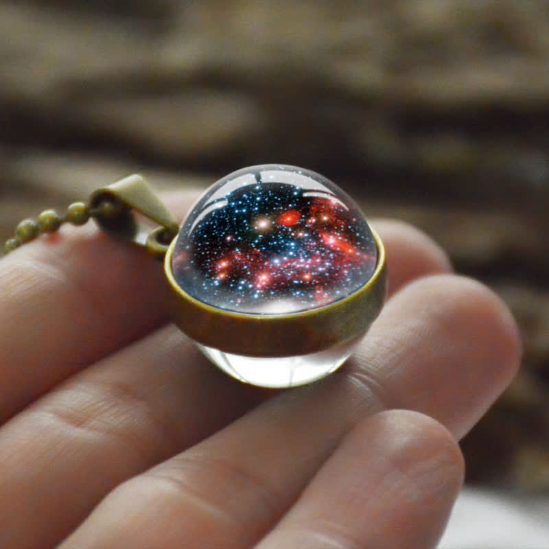 Collana colorata con palla di vetro tridimensionale