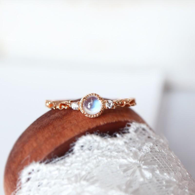 Anello delicato con zircone naturale in pietra di luna Olivenorma
