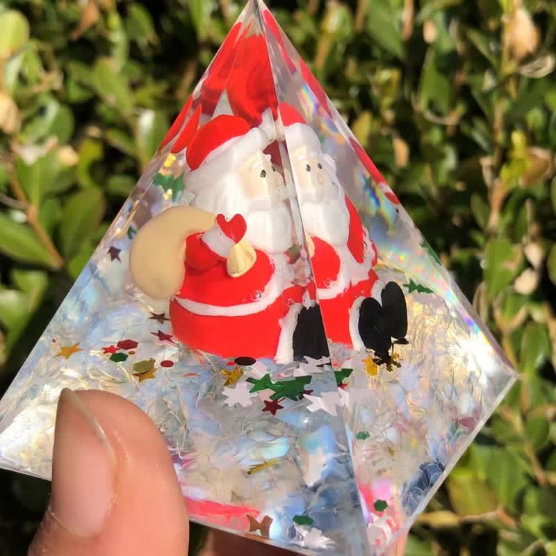 Olivenorma Babbo Natale con piramide di orgonica in pietra di luna