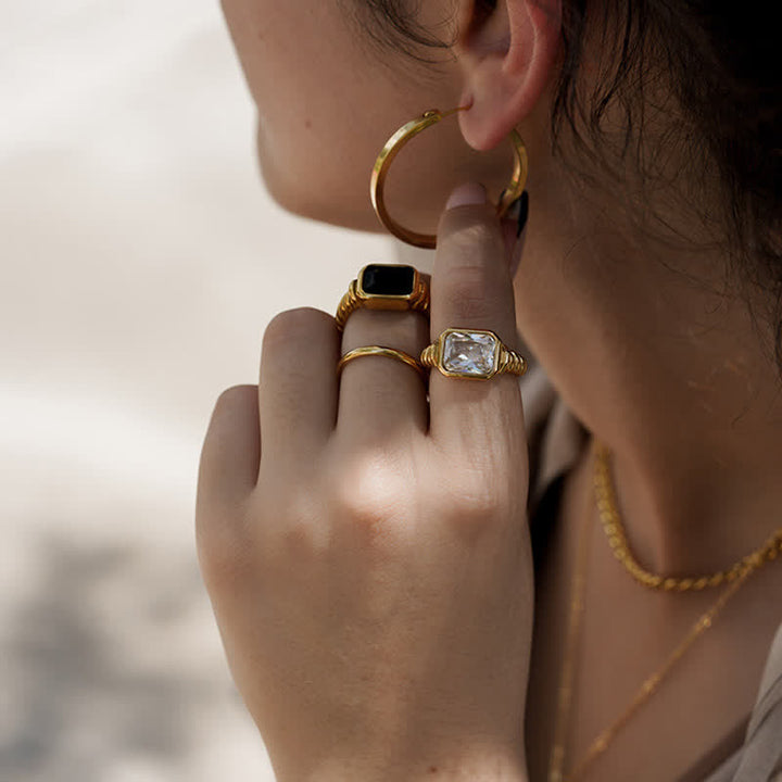 Olivenorma The Fortune Bringers - Anello con sigillo in oro 18 carati e smeraldo