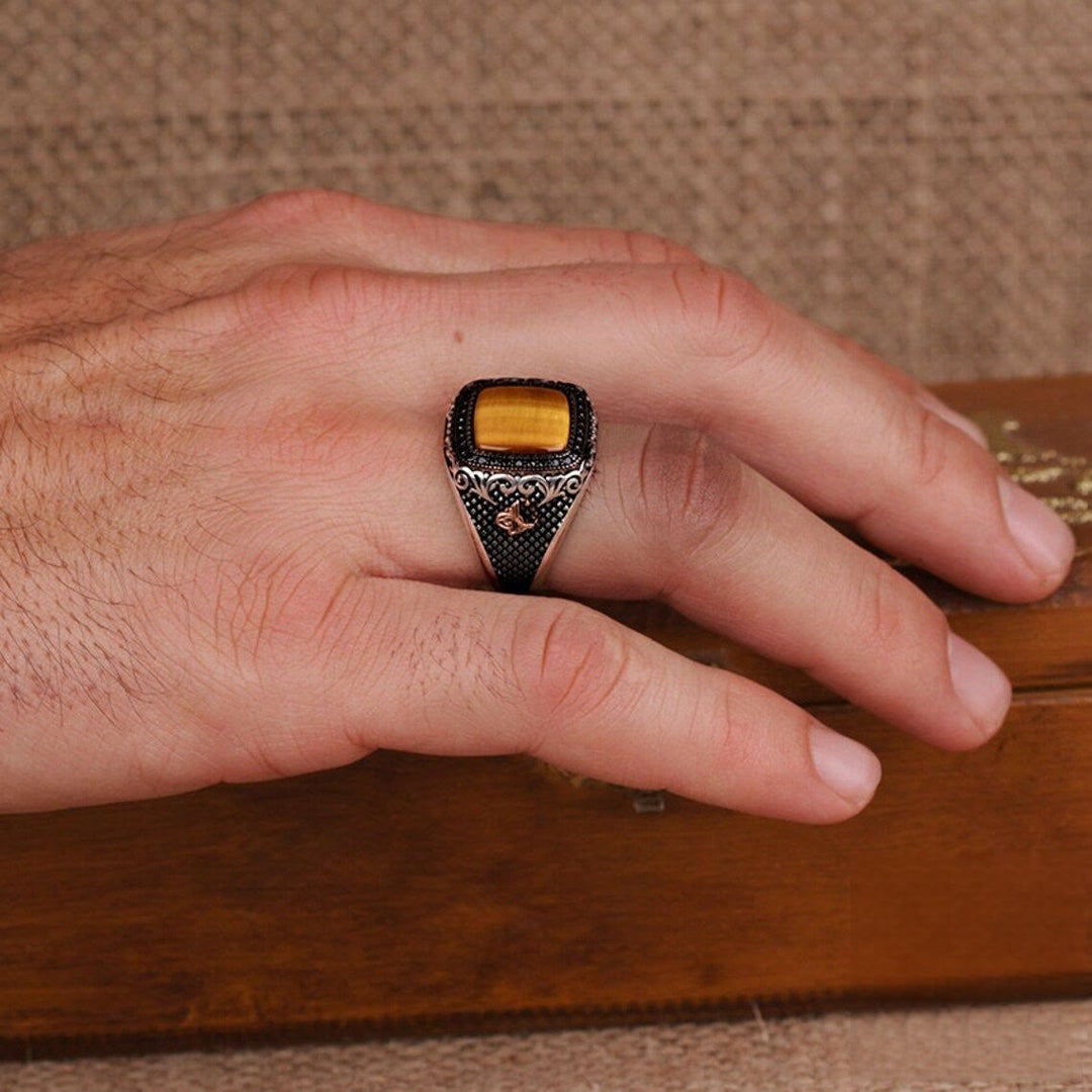 Anello da uomo Olivenorma in metallo con occhio di tigre inciso
