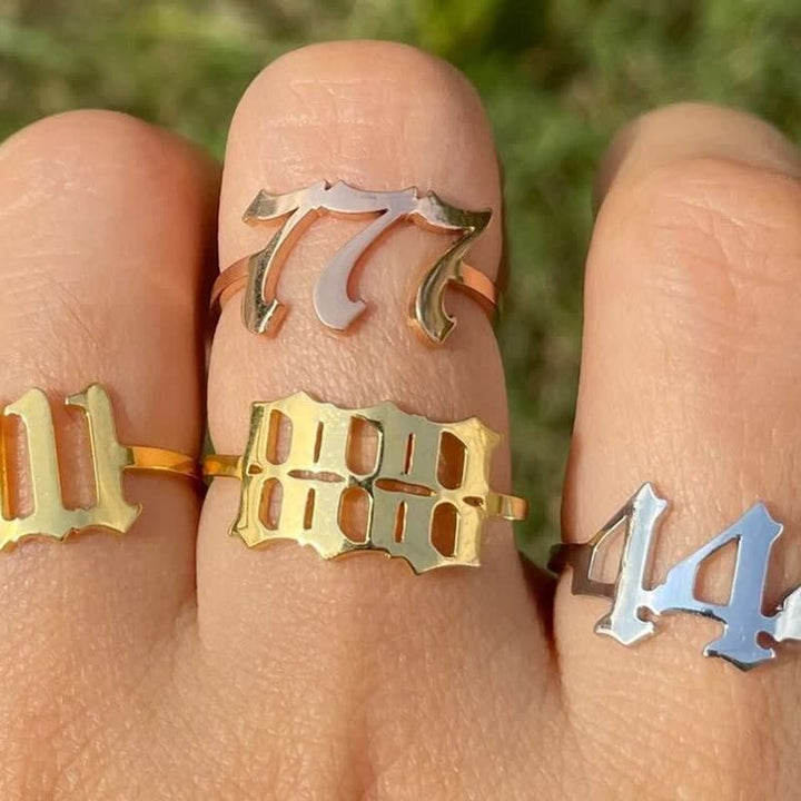 Anello portafortuna minimalista con numero angelico
