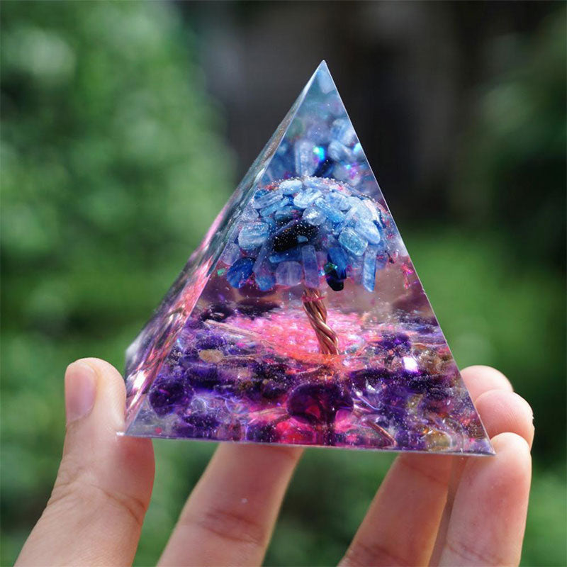 Piramide di orgone di cianite dell'albero della vita Olivenorma con cristallo di ametista 