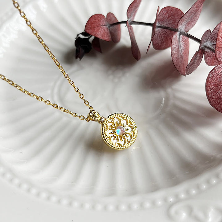 Collana con ciondolo rotondo a forma di fiore in pietra di luna Olivenorma